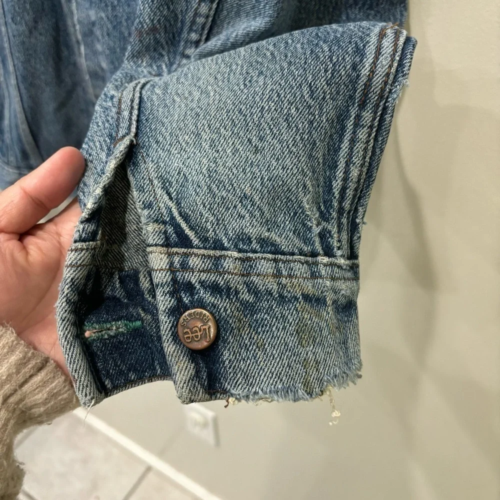 Vintage Lee Riders Trucker Distressed Denim Jacket Men’s Size Medium ( STAINS )